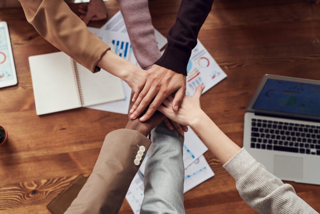 Personas Equipo Manos juntas